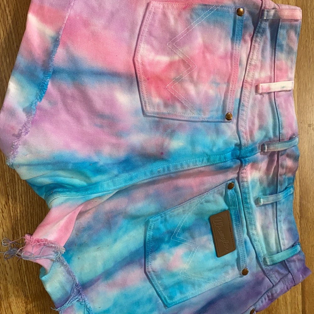 Wrangler boutique tie dye shorts. Size 32”